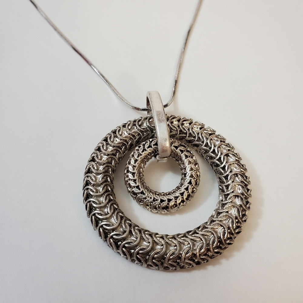 Chainmaille style double ring pendant necklace